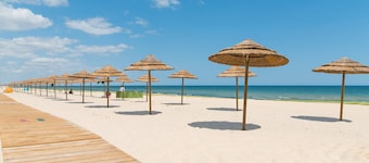 Villa with Pool, Quiet Area, for 8 people, with Sea View.
