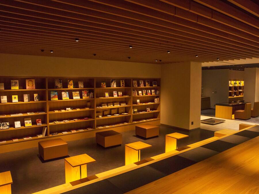 A library with bookshelves and reading areas.