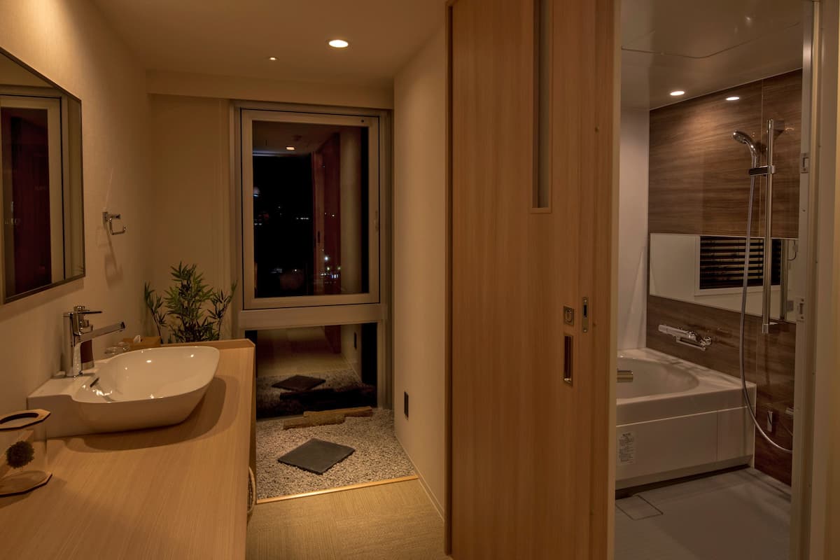 twin room | bathroom sink