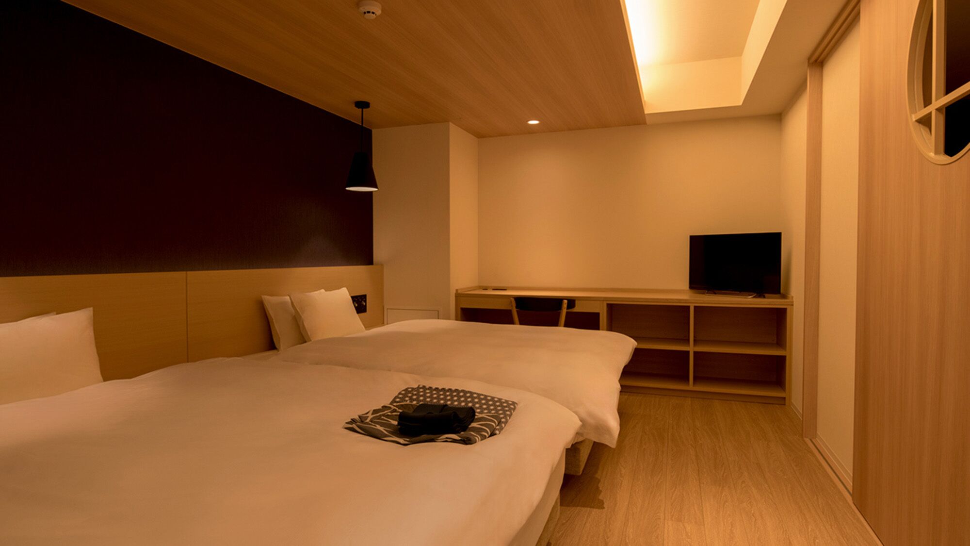 ตู้นิรภัยในห้องพัก, โต๊ะทำงาน, เตารีด/โต๊ะรีดผ้า, Wi-Fi ฟรี