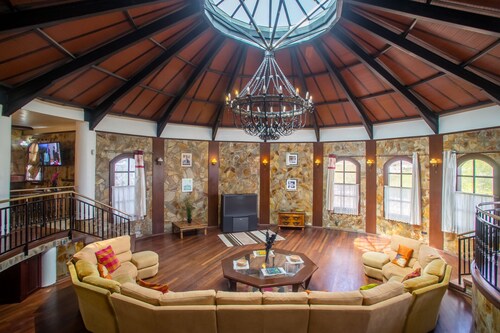 Private 4 bed magnificent luxury villa with superb  pool, sea and mountain views