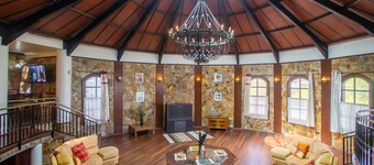 Private 4 bed magnificent luxury villa with superb  pool, sea and mountain views