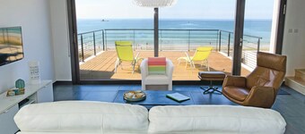 Beachfront villa, spectacular sea view, electric charging station