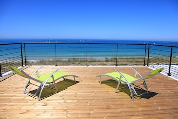 Vue sur mer spectaculaire, face Ă l'une des plus belles plages de Bretagne