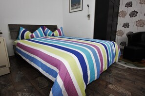 2 bedrooms, iron/ironing board, free WiFi, bed sheets - Cozy **** - star apartment with large covered balcony (Schuttertal)
