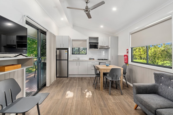 Chalet rustique Supérieur | Cuisine privée | Réfrigérateur, four à micro-ondes, un four, surface de cuisson