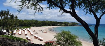 Beach Front, Ocean View Condo (Best Surfing/Snorkeling).