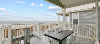 LUXURY BEACHFRONT HOUSE With Arcade, Ping Pong, Corn Hole and Games!