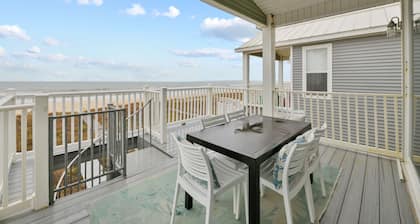 LUXURY BEACHFRONT HOUSE With Arcade, Ping Pong, Corn Hole and Games!