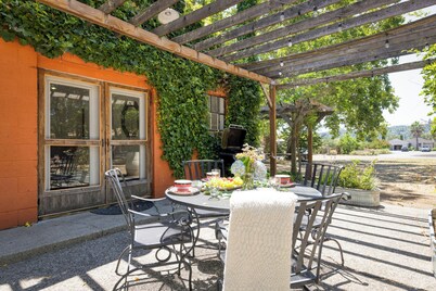 True Wine Country Living: 2BR Converted Milkbarn on Family Vineyard
