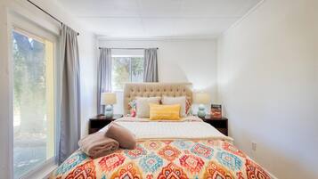 2 chambres, fer et planche à repasser, Wi-Fi gratuit, draps fournis