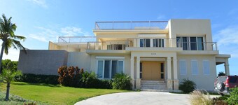 Stella Views has stunning 360 degree views of Long Island, Atlantic & Caribbean
