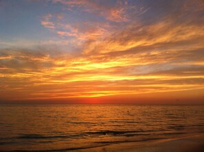 On the beach, sun-loungers - Oceanfront Sailmaker Spacious 2 King BR with 2 private baths - FLAT (Amelia Island)