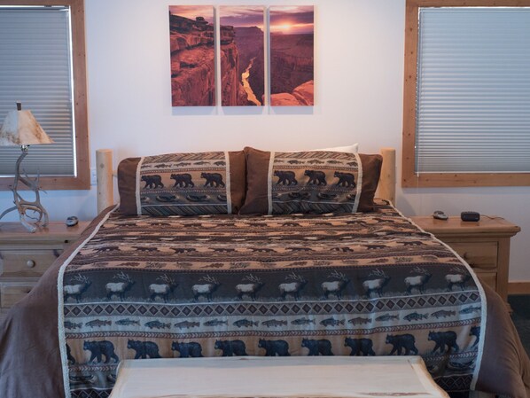 4 bedrooms, desk, iron/ironing board, travel cot