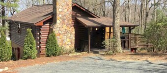 Beautiful Blowing Rock Log Cabin avec une vue spectaculaire à longue portée