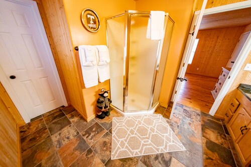  PET FRIENDLY /NEAR OBER GATLINBURG CHALET VILLAGE SKI MOUNTAIN ROAD /HOT TUB