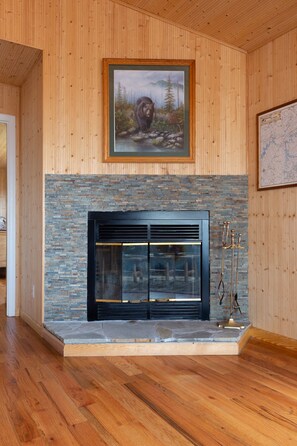 Interior - PET FRIENDLY /NEAR OBER GATLINBURG CHALET VILLAGE SKI MOUNTAIN ROAD /HOT TUB (Gatlinburg)