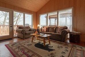 Smart TV, fireplace - PET FRIENDLY /NEAR OBER GATLINBURG CHALET VILLAGE SKI MOUNTAIN ROAD /HOT TUB (Gatlinburg)