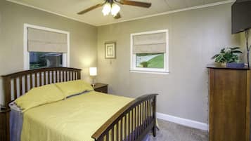 4 bedrooms, travel crib, free WiFi, bed sheets