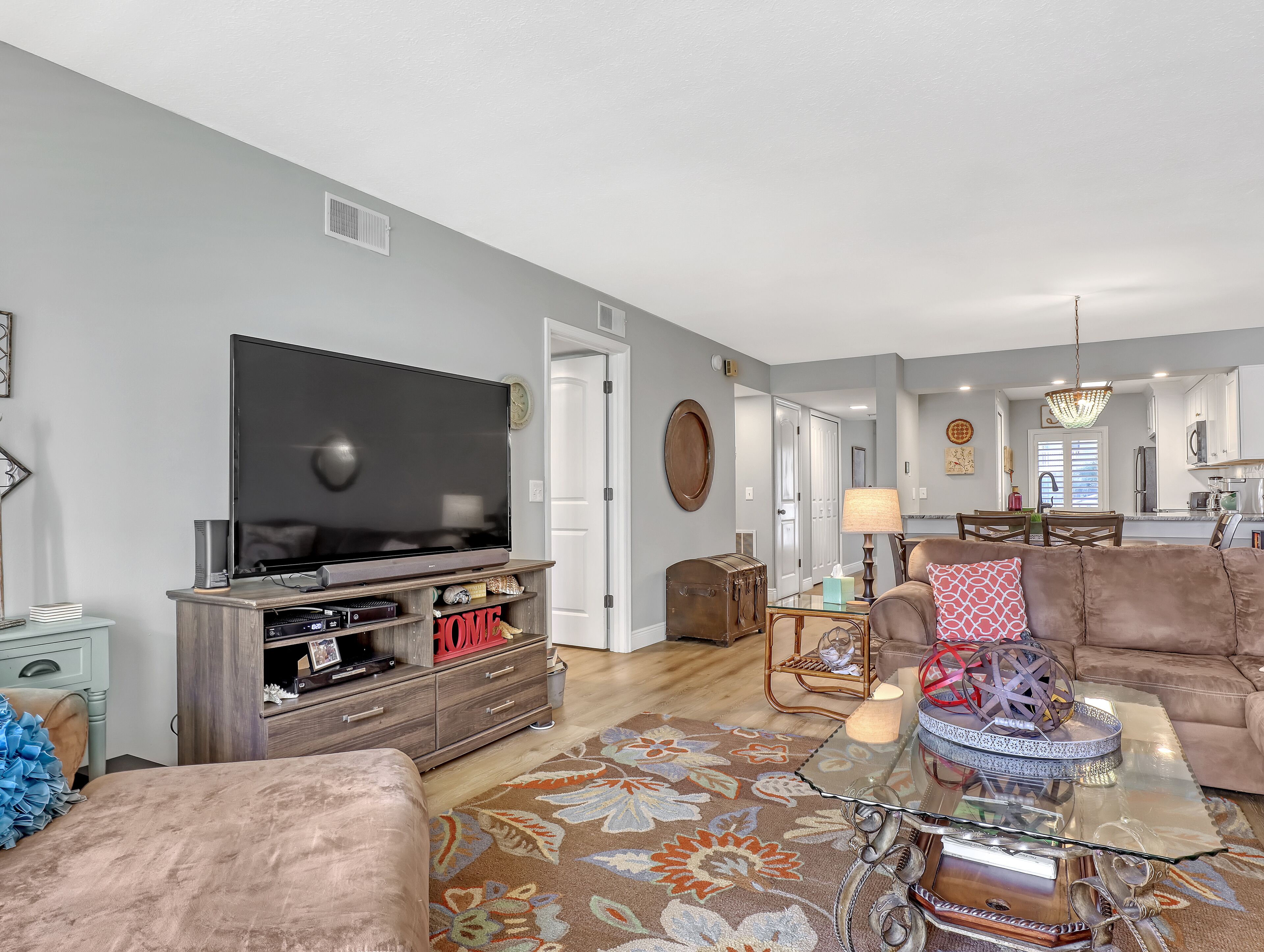 Ocean View Steps From Beach! 75” TV Free WiFi & Movies
