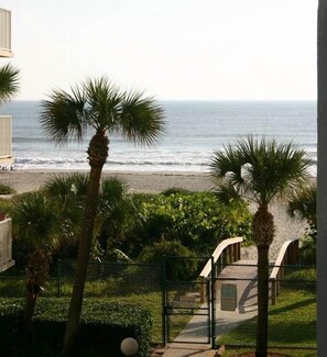 On the beach, sun-loungers - Ocean View Steps From Beach! 75” TV Free WiFi & Movies (Cocoa Beach)