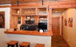 Fridge, microwave, oven, stovetop - Casa Big Sky - Two Bed Apt in Large Private Home on Groomed Ski Trail (Big Sky)