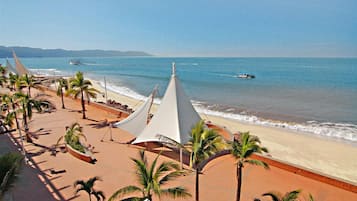 Am Strand, Liegestühle, Strandtücher