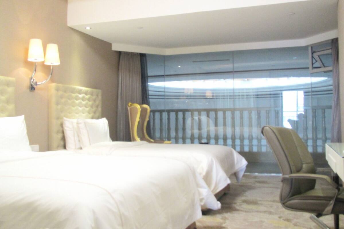 Minibar, in-room safe, desk, blackout curtains