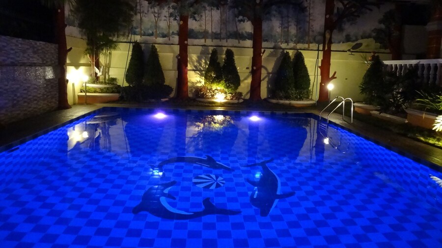 The Executive Villa Inn & Suites