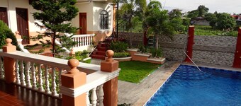 The Executive Villa Inn & Suites