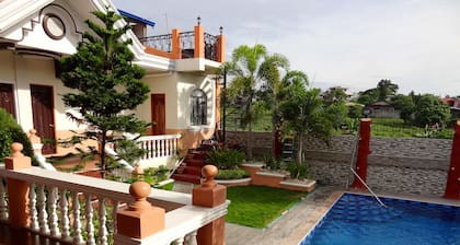 The Executive Villa Inn & Suites