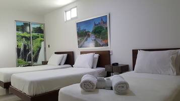 Triple Room, 3 Twin Beds | Premium bedding, in-room safe, free WiFi