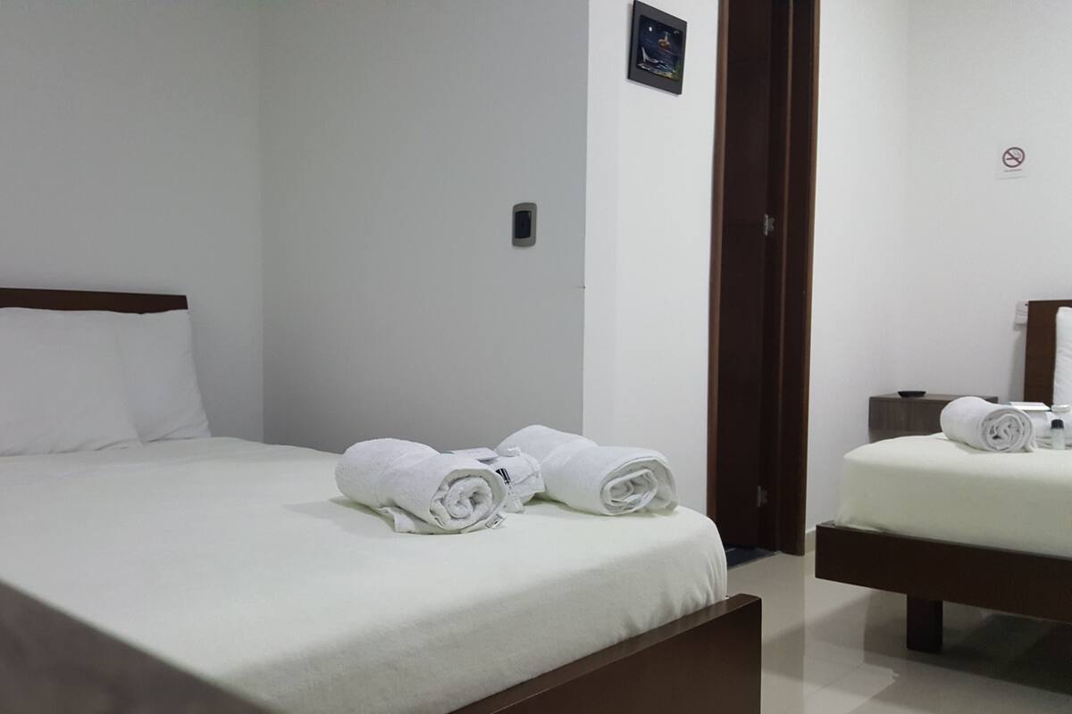 Ropa de cama de alta calidad, caja fuerte, wifi gratis