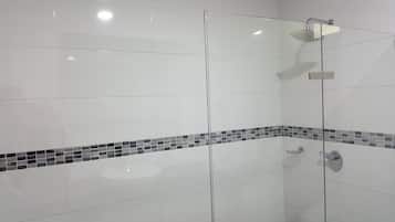 Suite | Bathroom | Shower, rainfall showerhead