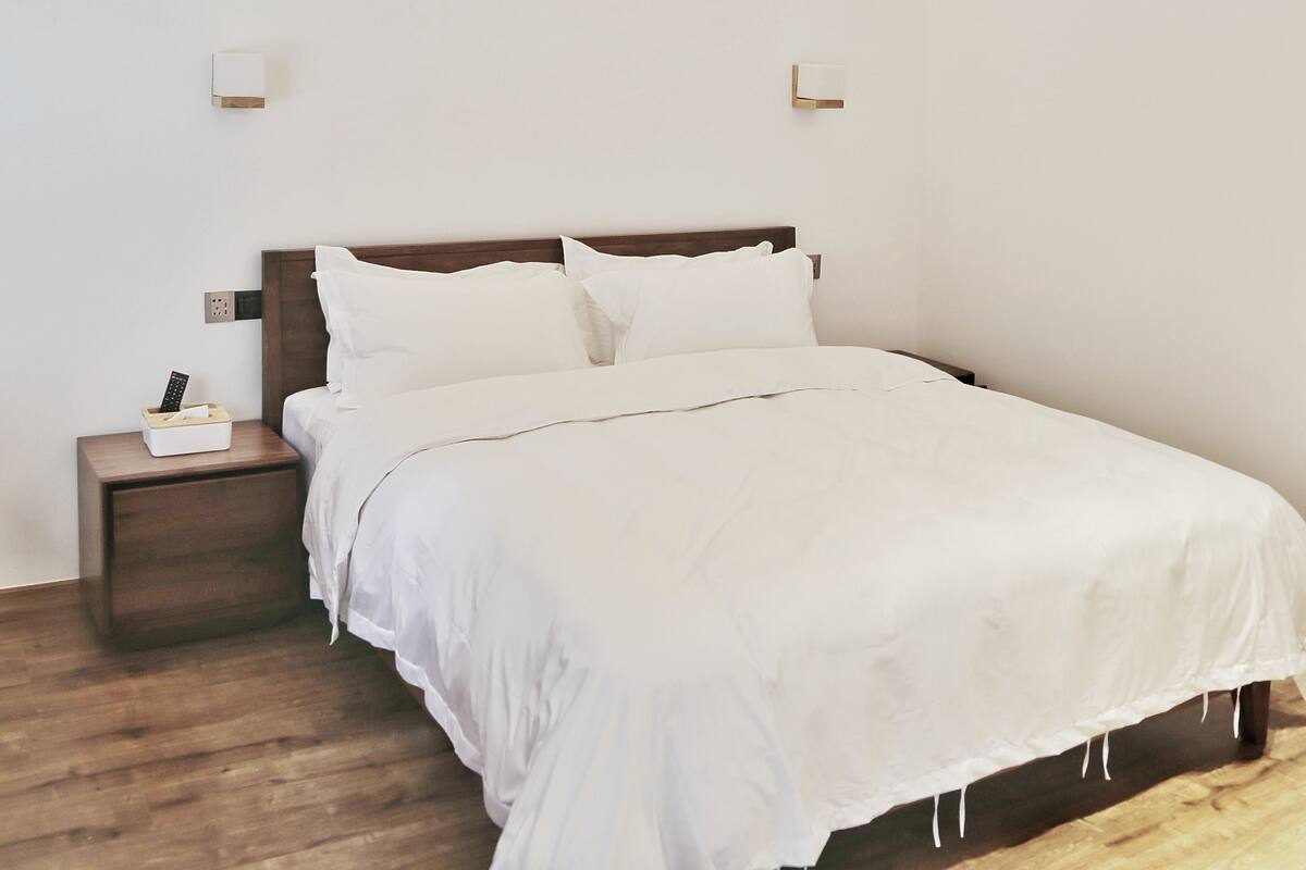 Minibar, desk, blackout curtains, free WiFi