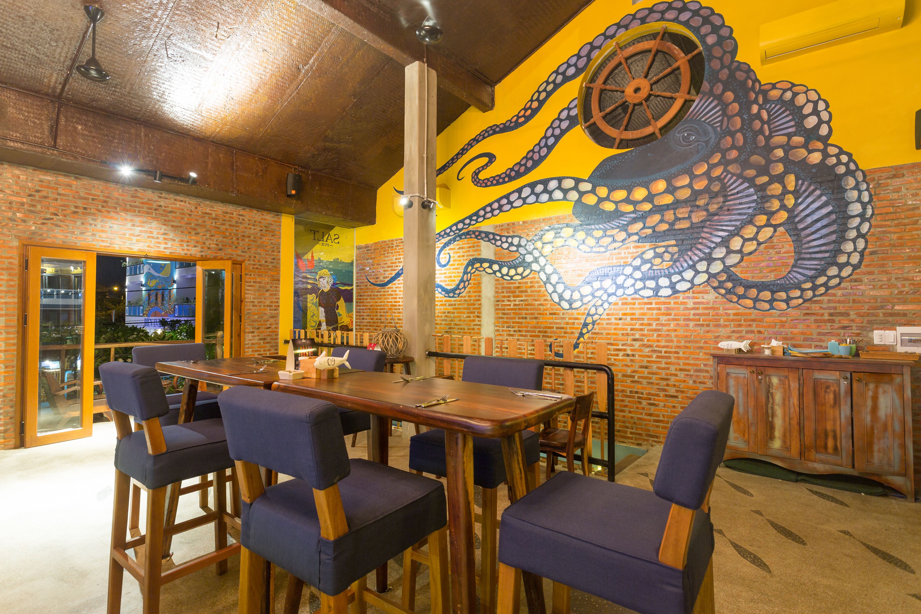 daily continental breakfast (vnd 100000 per person)