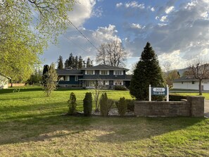 Front of property - Sunny Shuswap B&B (Chase)
