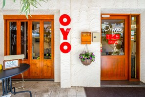 Property entrance - OYO 895 The Onion Hostel (Bangkok)