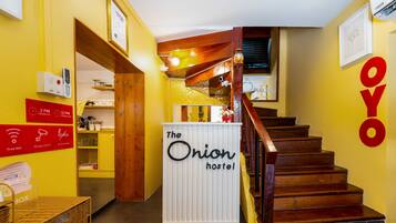 ฝ่ายต้อนรับ