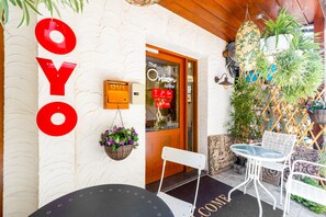 Terrace/patio - OYO 895 The Onion Hostel (Bangkok)