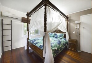 House, 3 Bedrooms | 3 bedrooms, iron/ironing board, free WiFi, bed sheets - Airlie Getaway - Views (Airlie Beach)