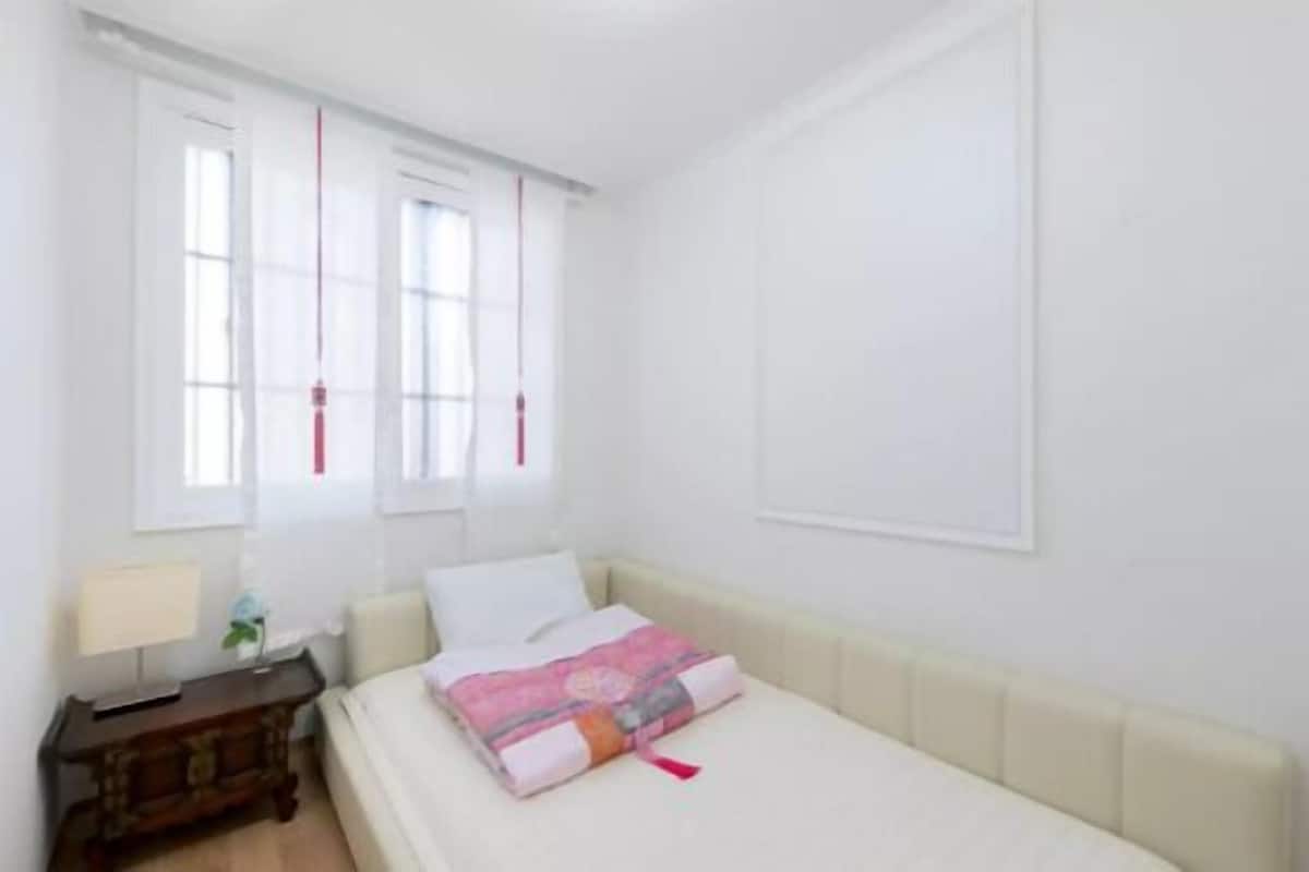 Habitación (#201) | Tabla de planchar con plancha y wifi gratis