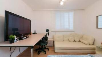 Room (#102) | Iron/ironing board, free WiFi