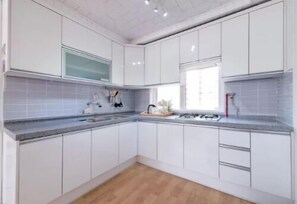 Flat-screen TV - King Kong Guest House (Seoul)