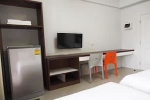 Desk, rollaway beds, free WiFi