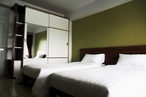 Standaard Twin kamer | Een bureau, extra bedden, gratis wifi