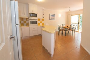 Apartment, 3 Bedrooms | Private kitchen