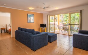 Interior entrance - Beach Court (Cannonvale)