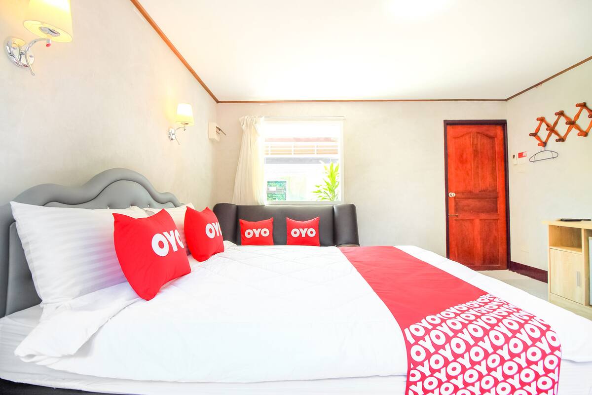 Habitación Deluxe doble, acceso a la piscina | Escritorio, sistema de insonorización, camas supletorias y wifi gratis
