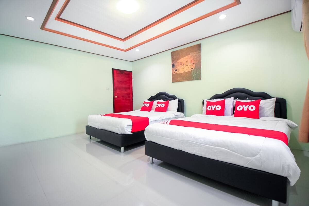 Family Suite | Desk, soundproofing, rollaway beds, free WiFi